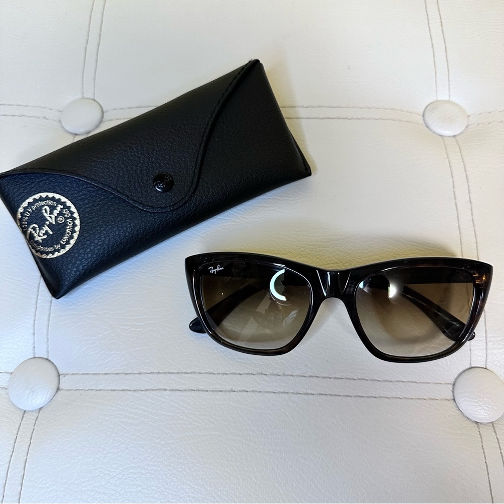 Ray Bans Tortoise Frame